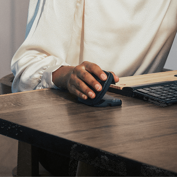 Duidelijk bovenaanzicht van het toetsenbord met goed zicht op de compacte indeling.
