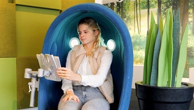 Close-up van de ergonomische rugleuning.